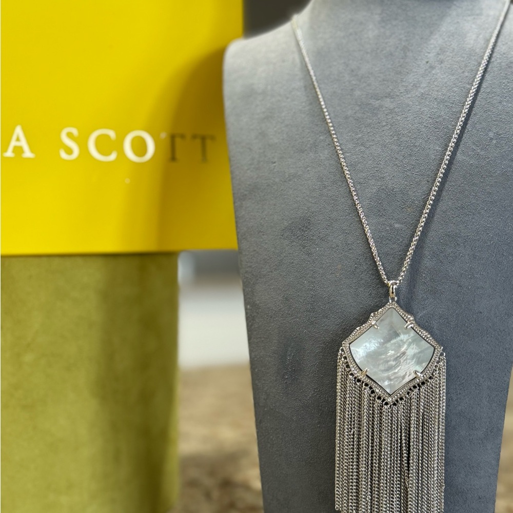 New without tags Kendra Scott Fern necklace